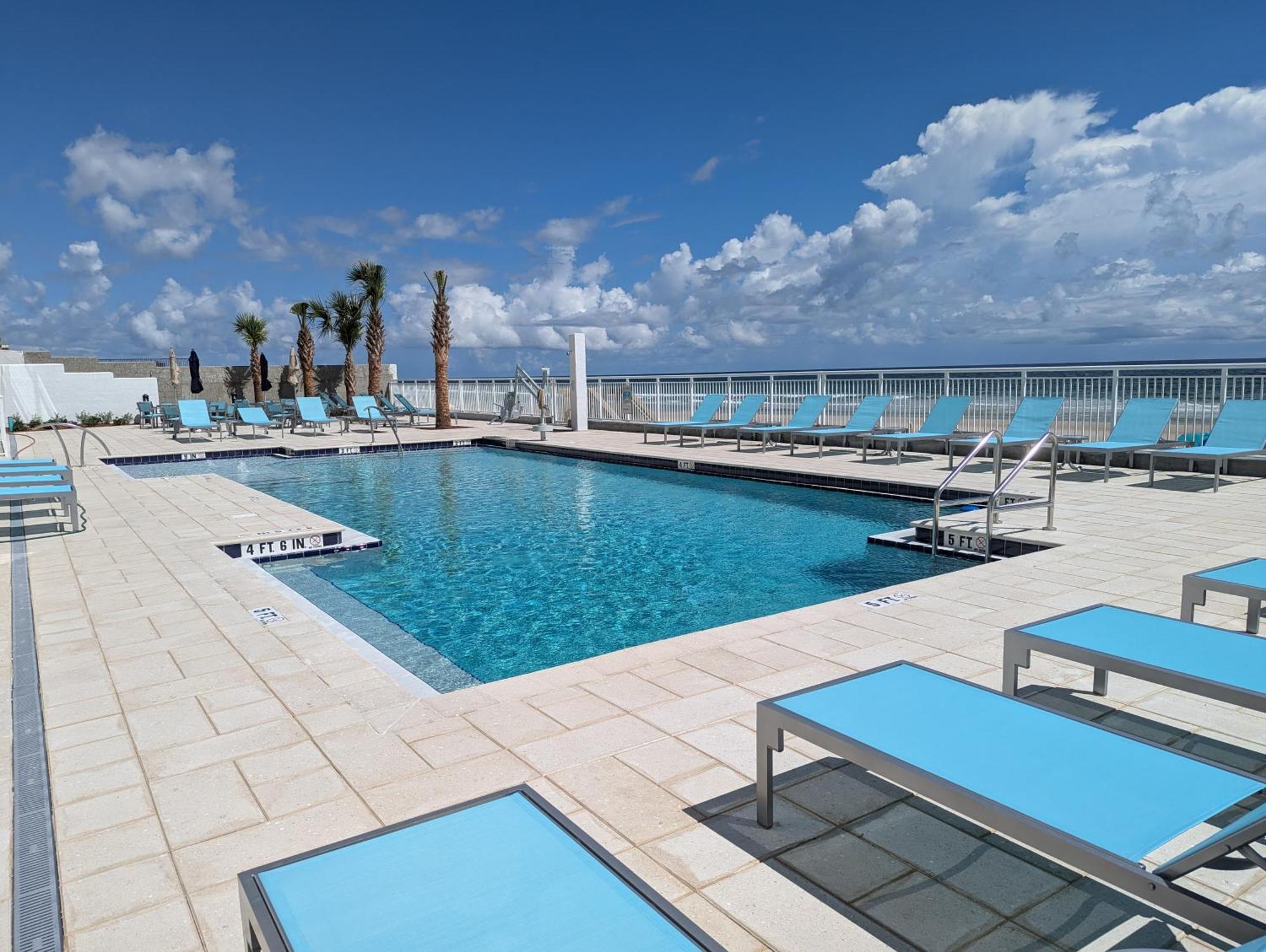 Holiday Inn Express & Suites Oceanfront Daytona Beach Shores By Ihg Экстерьер фото
