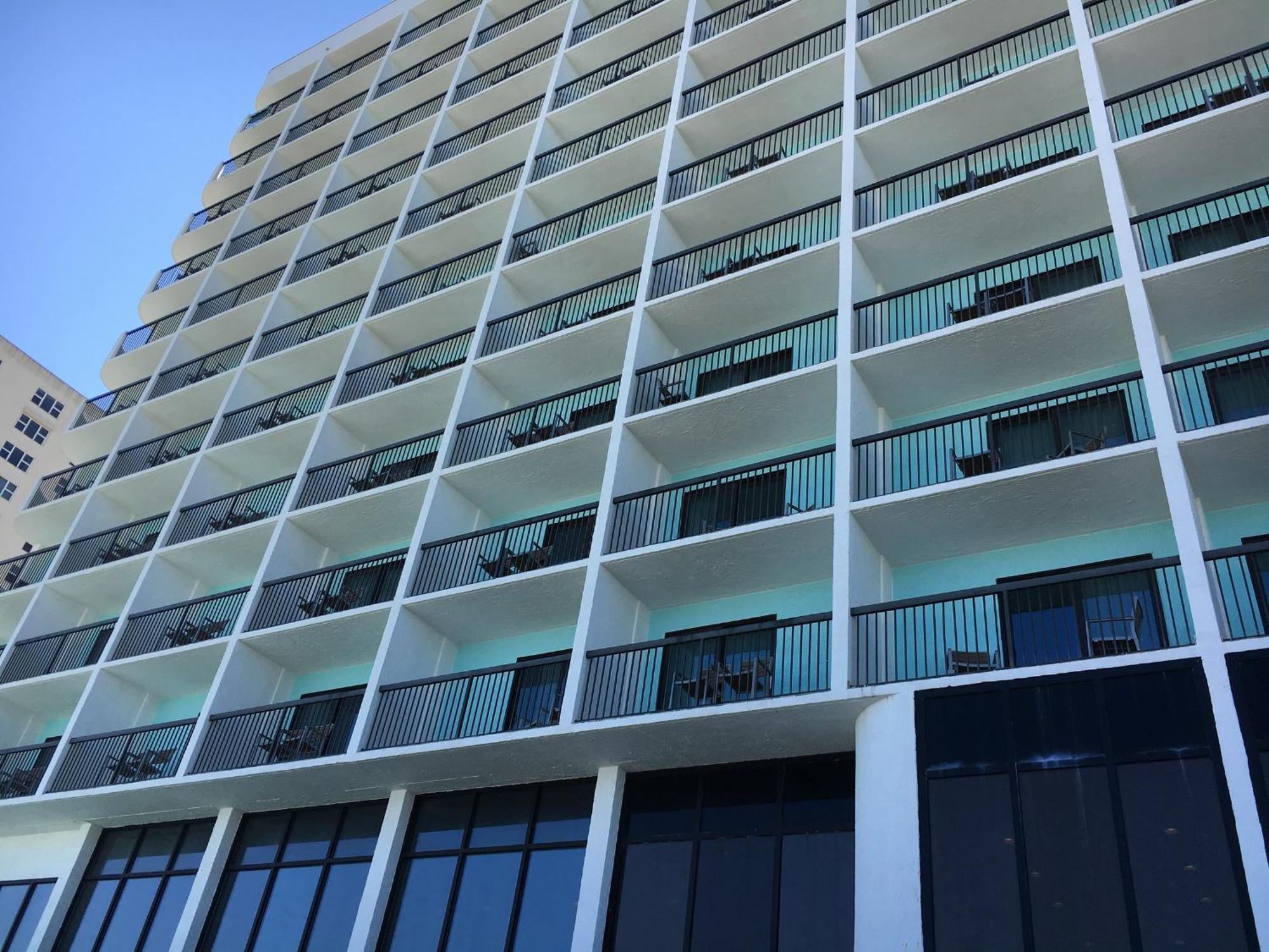 Holiday Inn Express & Suites Oceanfront Daytona Beach Shores By Ihg Экстерьер фото