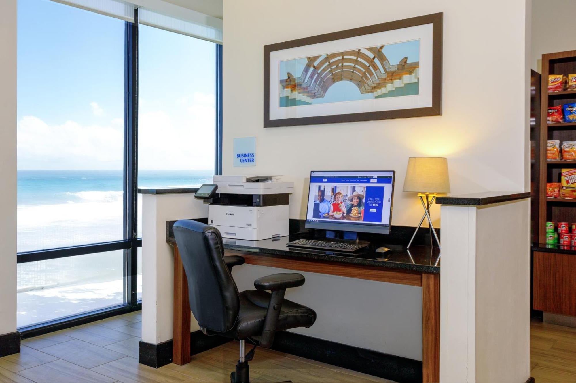 Holiday Inn Express & Suites Oceanfront Daytona Beach Shores By Ihg Экстерьер фото