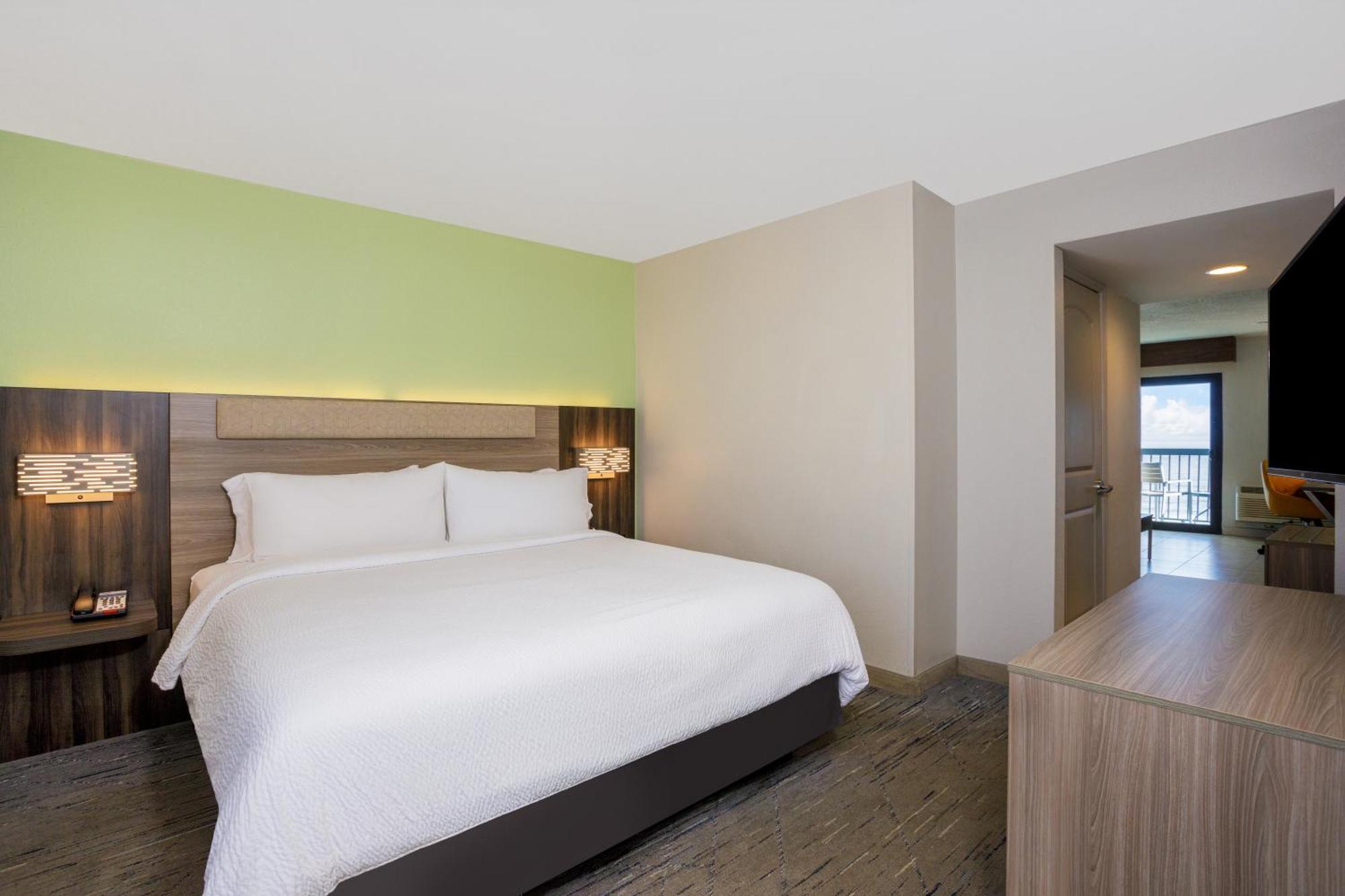 Holiday Inn Express & Suites Oceanfront Daytona Beach Shores By Ihg Экстерьер фото