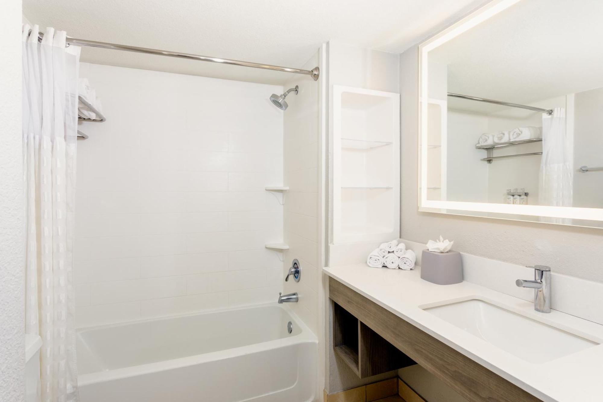 Holiday Inn Express & Suites Oceanfront Daytona Beach Shores By Ihg Экстерьер фото