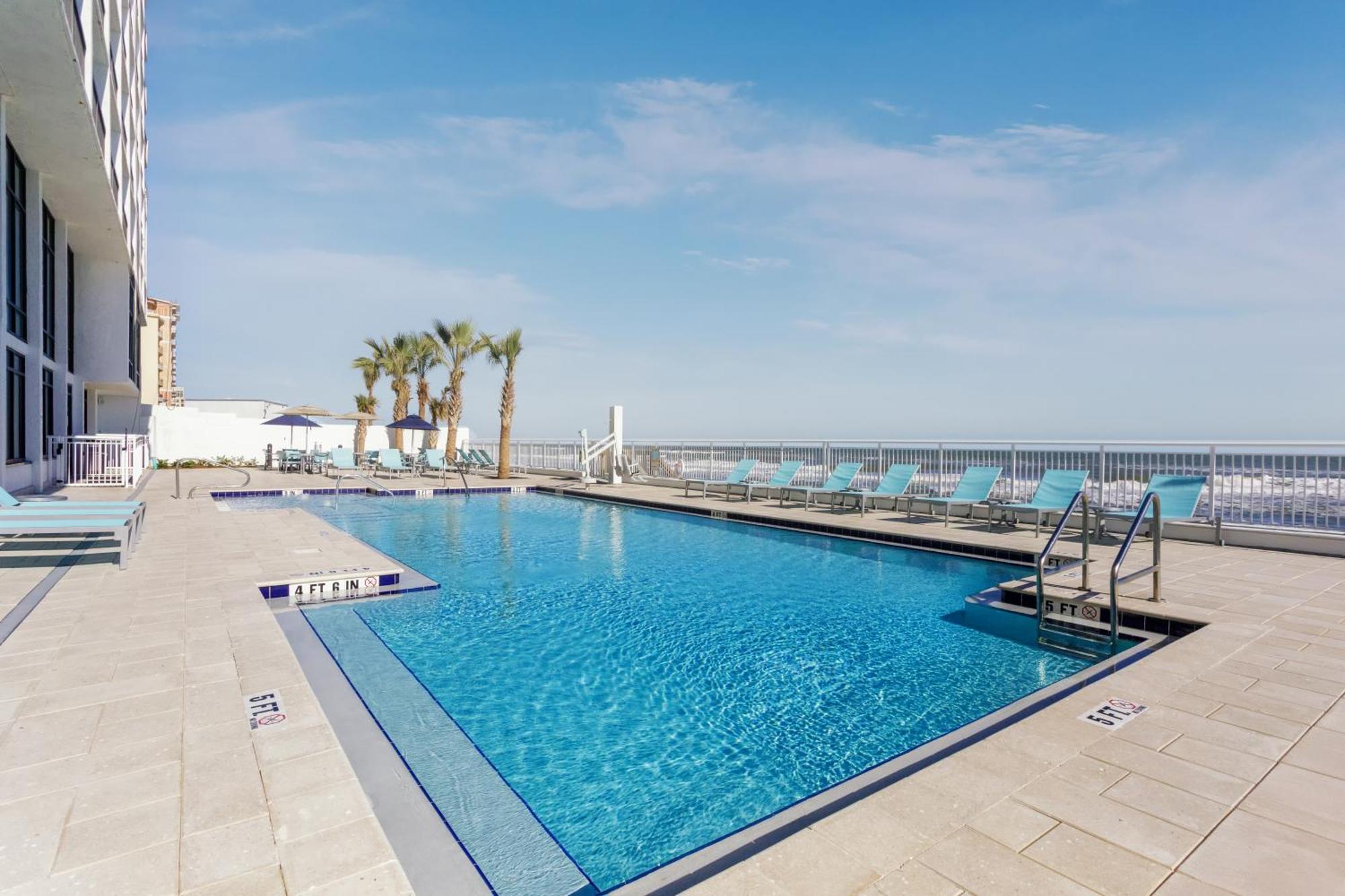Holiday Inn Express & Suites Oceanfront Daytona Beach Shores By Ihg Экстерьер фото